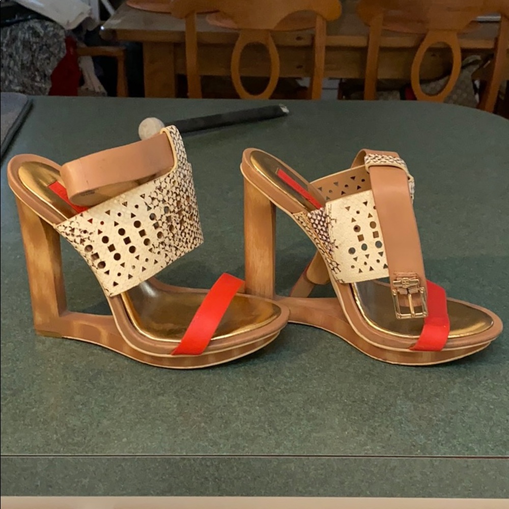 BCBGMAXAZRIA heels